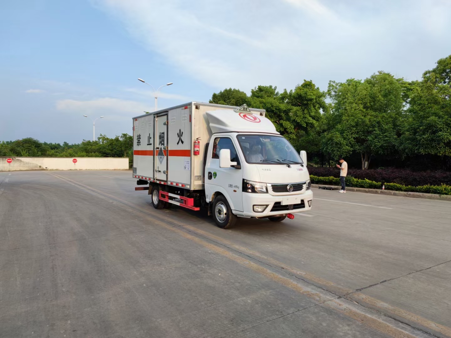 東風(fēng)途逸3.1米爆破器材運輸車